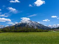 Panoramablick bei Ruhpolding auf Rauschberg und rechts Sonntagshorn, Vorderlahner Kopf und Fischbachkopf